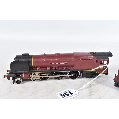 156 - A BOXED WRENN RAILWAYS OO GAUGE DUCHESS CLASS LOCOMOTIVE, 'City of London' No.46245, B.R. maroon liv... 