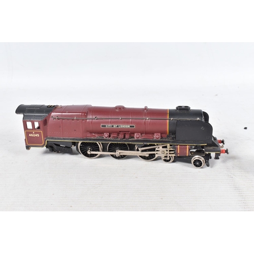 156 - A BOXED WRENN RAILWAYS OO GAUGE DUCHESS CLASS LOCOMOTIVE, 'City of London' No.46245, B.R. maroon liv... 