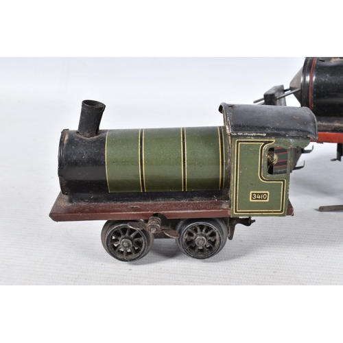 157 - A KARL BUB TINPLATE CLOCKWORK 0-4-0 LOCOMOTIVE AND TENDER, green and  black livery with red lining, ... 