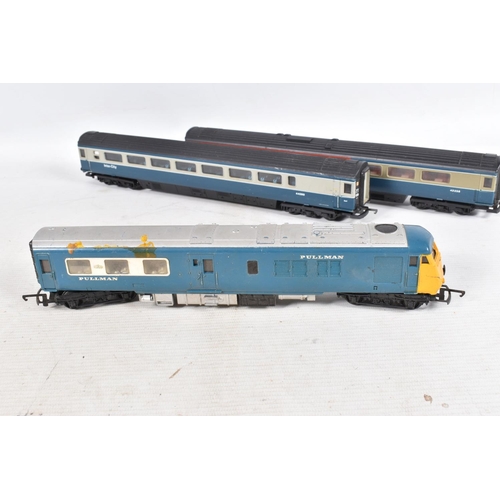 163 - AN UNBOXED LIMA OO GAUGE CLASS 43 INTERCITY 125 HIGH SPEED TRAIN SET, power car No.W43168, dummy pow... 