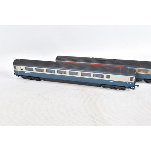 163 - AN UNBOXED LIMA OO GAUGE CLASS 43 INTERCITY 125 HIGH SPEED TRAIN SET, power car No.W43168, dummy pow... 