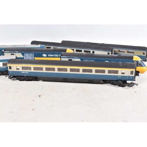 163 - AN UNBOXED LIMA OO GAUGE CLASS 43 INTERCITY 125 HIGH SPEED TRAIN SET, power car No.W43168, dummy pow... 