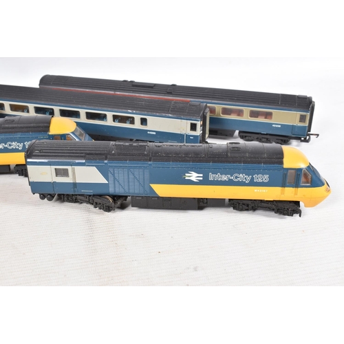 163 - AN UNBOXED LIMA OO GAUGE CLASS 43 INTERCITY 125 HIGH SPEED TRAIN SET, power car No.W43168, dummy pow... 