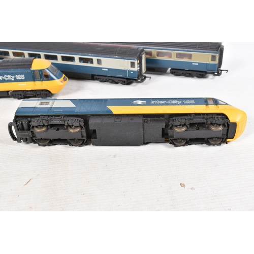 163 - AN UNBOXED LIMA OO GAUGE CLASS 43 INTERCITY 125 HIGH SPEED TRAIN SET, power car No.W43168, dummy pow... 