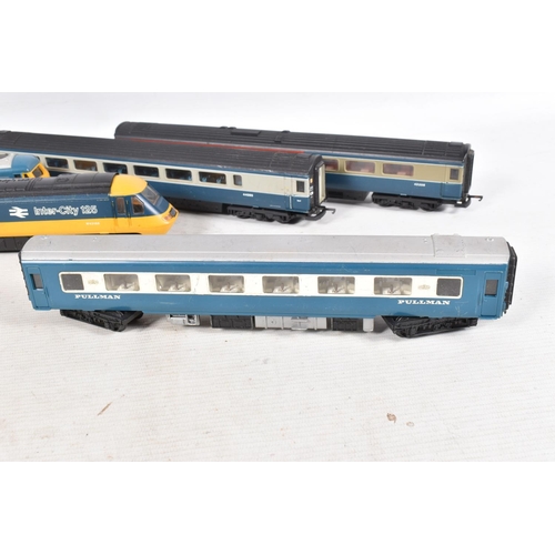 163 - AN UNBOXED LIMA OO GAUGE CLASS 43 INTERCITY 125 HIGH SPEED TRAIN SET, power car No.W43168, dummy pow... 