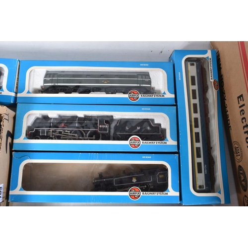 165 - A QUANTITY OF BOXED OO GAUGE AIRFIX MODEL RAILWAY ITEMS, to include rebuilt Royal Scot class 'Royal ... 