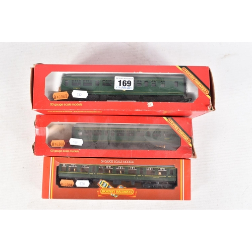 169 - A BOXED TRI-ANG RAILWAYS OO GAUGE BLUE PULLMAN SET, No.RS52, comprising power car No.W60095, dummy p... 