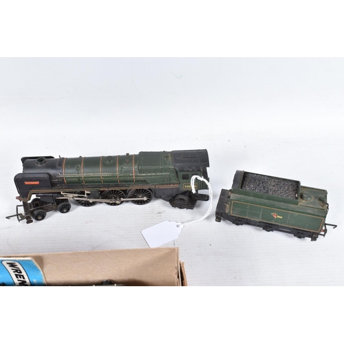 170 - TWO BOXED HORNBY DUBLO LOCOMOTIVES, class 4MT tank locomotive No.80033 (2218), class 8F No.48158 (LT... 