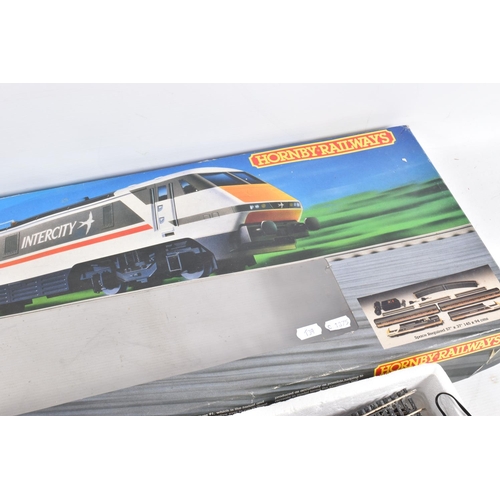 173 - A BOXED HORNBY RAILWAYS OO GAUGE INTERCITY 225 TRAIN SET, No.R696, comprising class 91 locomotive  N... 