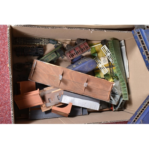 185 - A QUANTITY OF UNBOXED AND ASSORTED O GAUGE MODEL RAILWAY ITEMS, to include distressed Bing clockwork... 