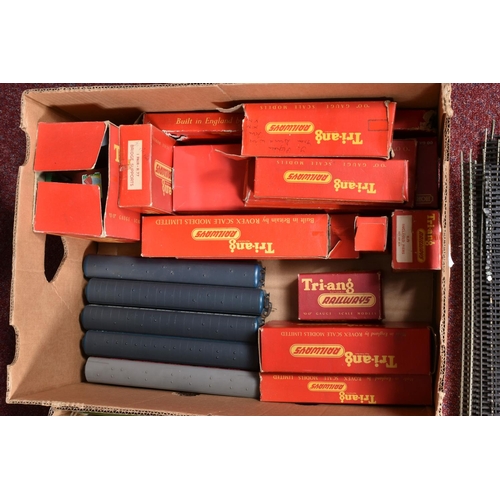 187 - A QUANTITY OF BOXED AND UNBOXED MAINLY TRI-ANG AND HORNBY OO GAUGE MODEL RAILWAY ITEMS, to include b... 