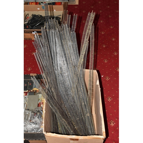 188 - A QUANTITY OF BOXED AND UNBOXED MAINLY TRI-ANG AND HORNBY OO GAUGE MODEL RAILWAY ITEMS, to include b... 