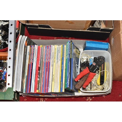 188 - A QUANTITY OF BOXED AND UNBOXED MAINLY TRI-ANG AND HORNBY OO GAUGE MODEL RAILWAY ITEMS, to include b... 