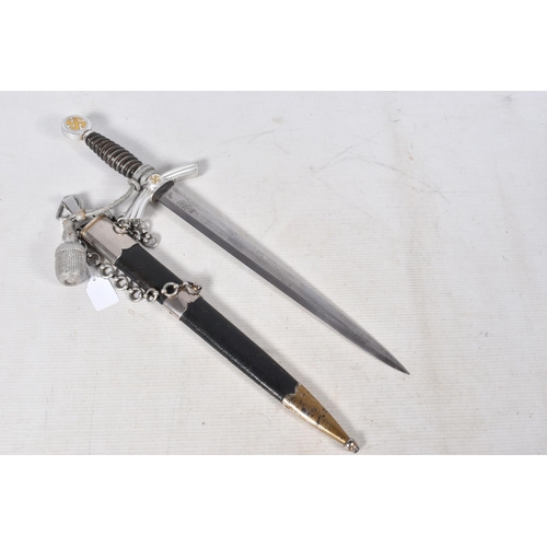 212 - A GERMAN LUFTWAFFE OFFICERS DRESS DAGGER, it comes complete with its scabbard hanger and portepee, t... 