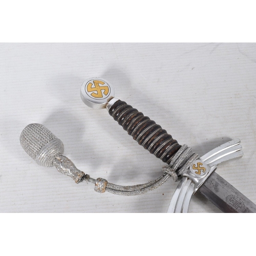 212 - A GERMAN LUFTWAFFE OFFICERS DRESS DAGGER, it comes complete with its scabbard hanger and portepee, t... 