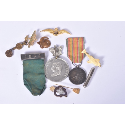 221 - A SELECTION OF BRITISH AND FRENCH MILITARY RELATED ITEMS, to include, three WWII medals, safe drivin... 