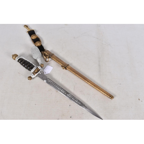 237 - A 20TH CENTURY GERMAN NAVY (REICHSMARINE) OFFICERS DAGGER, this was made by Alcoso of Solingen and i... 