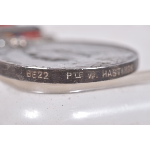 257 - A BOERWAR AND WWI GROUP OF MEDALS, the QSA and KSA are both correctly named to 6622 PTE W HASTINGS R... 