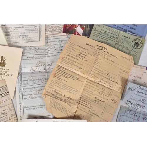 257 - A BOERWAR AND WWI GROUP OF MEDALS, the QSA and KSA are both correctly named to 6622 PTE W HASTINGS R... 