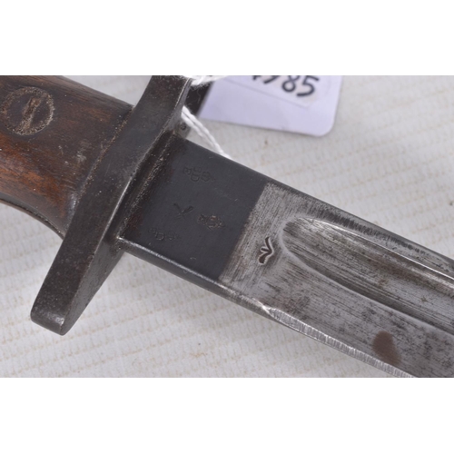 275 - A 1907 PATTERN BAYONET, this is in good condition and only has the usual wear to the blade and scabb... 