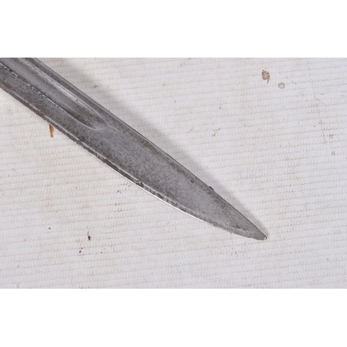 275 - A 1907 PATTERN BAYONET, this is in good condition and only has the usual wear to the blade and scabb... 