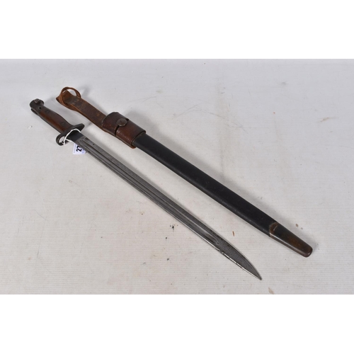 275 - A 1907 PATTERN BAYONET, this is in good condition and only has the usual wear to the blade and scabb... 