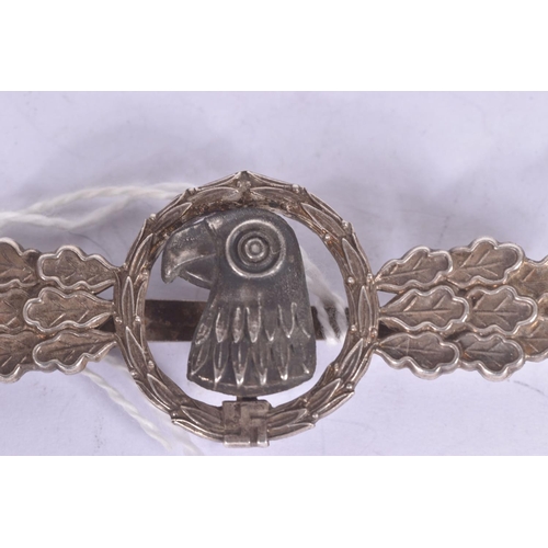 281 - A THIRD REICH LUFTWAFFE FRONT FLYING CLASP IN BRONZE, (Frontflugspange) this was awarded for reconna... 