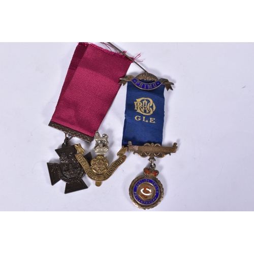 292 - A BOX OF MEDALS, BAYONETS AND OTHER MILITARY ITEMS, this includes hallmarked silver jubilee medal, R... 