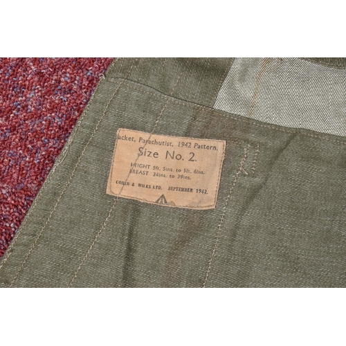 310 - A WWII DATED 1942 AIRBORNE LONG OVERSMOCK, this is sleeveless and green in colour, this features the... 