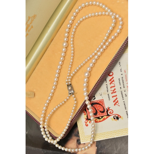 106 - A CASED SET OF 'MIKIMOTO' CULTURED PEARLS, a double strand of graduated pearls, approximate measurem... 