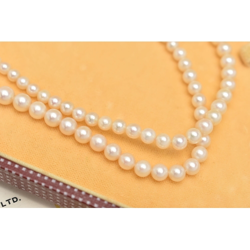 106 - A CASED SET OF 'MIKIMOTO' CULTURED PEARLS, a double strand of graduated pearls, approximate measurem... 