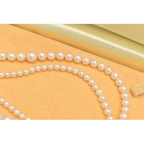 106 - A CASED SET OF 'MIKIMOTO' CULTURED PEARLS, a double strand of graduated pearls, approximate measurem... 