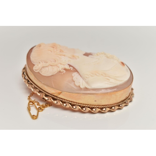 112 - A 9CT GOLD CAMEO BROOCH, large oval brooch, carved shell cameo depicting a lady in profile, collet s... 