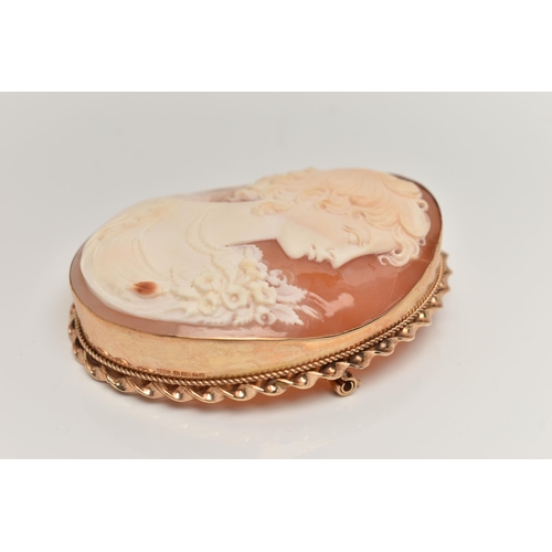 112 - A 9CT GOLD CAMEO BROOCH, large oval brooch, carved shell cameo depicting a lady in profile, collet s... 