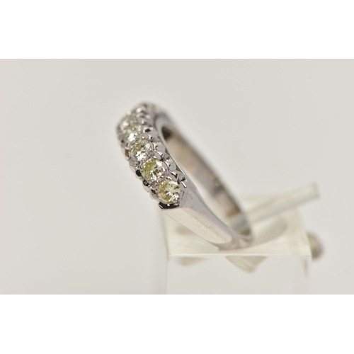 119 - AN 18CT GOLD DIAMOND RING, designed as a row of eight round brilliant cut diamonds, total estimated ... 