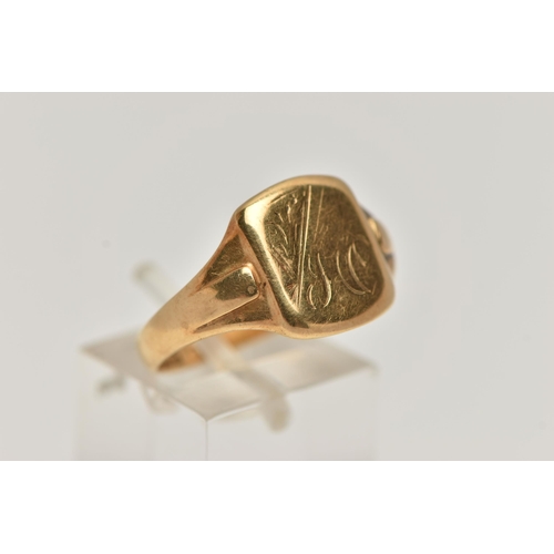 137 - AN 18CT GOLD SIGNET RING, yellow gold square signet with tapered shoulders, hallmarked 18ct Birmingh... 