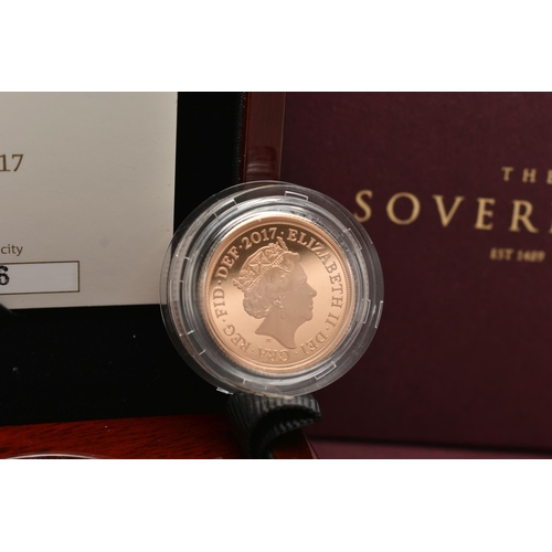 15 - A ROYAL MINT BOXED GOLD PIEDFORT PROOF GARTER  LIMITED EDITION REVERSE SOVEREIGN COIN, 3500 mintage