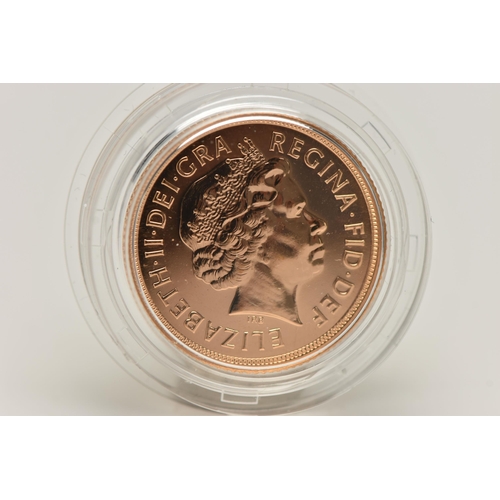 79 - ROYAL MINT FULL GOLD SOVEREIGN QUEEN ELIZABETH II 2005, .915 fine, 7.98 gram, 22.05mm, mintage 45.54... 