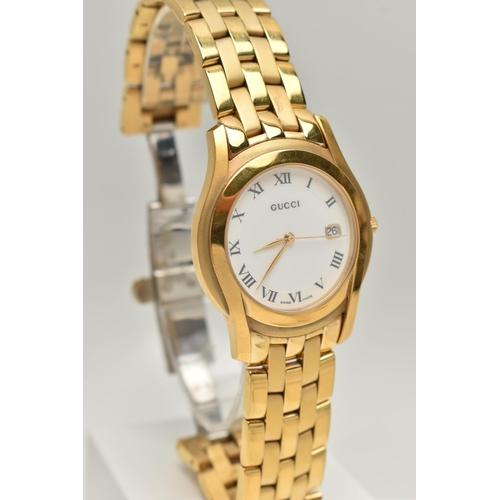 161 - A LADYS 'GUCCI' QUARTZ WRISTWATCH, round white dial signed 'Gucci', Roman numerals, date window at t... 