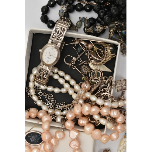 192 - AN ASSORTMENT OF WHITE METAL JEWELLERY, to include a white metal charm bracelet, fitted with a heart... 