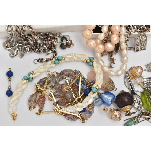 192 - AN ASSORTMENT OF WHITE METAL JEWELLERY, to include a white metal charm bracelet, fitted with a heart... 