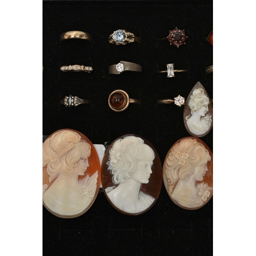 199 - A BLACK RING DISPLAY TRAY WITH ASSORTED SILVER AND WHITE METAL RINGS, to include four signet rings, ... 