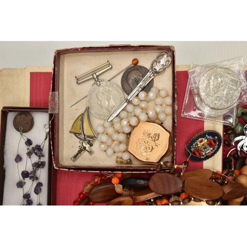 200 - A BOX OF ASSORTED COSTUME JEWELLERY, a hinged jewellery box, encasing a selection of beaded necklace... 