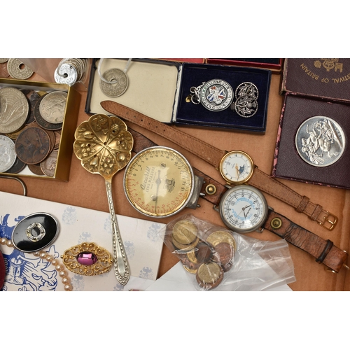 207 - A BOX OF ASSORTED ITEMS, to include a boxed 'Festival of Britain' crown coin, four Half Crowns, a Si... 