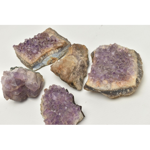 210 - FIVE SEMI PRECIOUS GEMSTONE SPECIMENS, to include samples of amethyst geodes, and one druzy quartz s... 