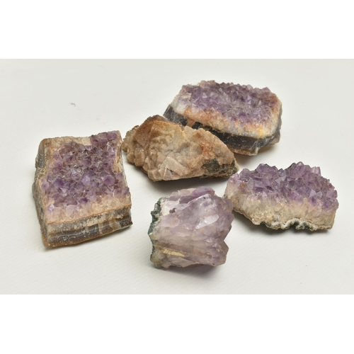 210 - FIVE SEMI PRECIOUS GEMSTONE SPECIMENS, to include samples of amethyst geodes, and one druzy quartz s... 