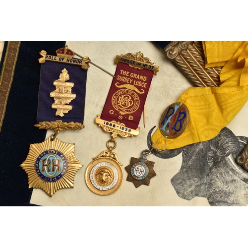 214 - A SELECTION OF MASONIC REGALIA, to include an apron, collar and gauntlet cuffs for ROH 37 Sir Roland... 