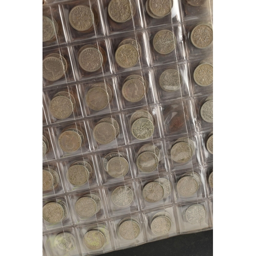 230 - A PLASTIC TRAY OF MAINLY UK COINAGE TO INCLUDE:20th Century uk coinage in two Coin albums with a qua... 