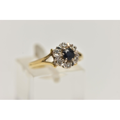 256 - AN 18CT GOLD SAPPHIRE AND DIAMOND CLUSTER RING, of a circular form, set with a central circular cut ... 