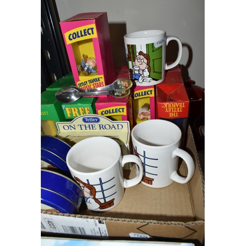 363 - FIVE BOXES AND LOOSE ADVERTISING CERAMICS AND GLASS, ETC, to include a Homepride Flour 'Fred' clock,... 